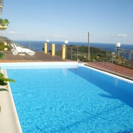 With 2 Bedrooms In With Wonderful Sea View Shared Pool Enclosed Garden 4 Km From The Beach Apartamento *