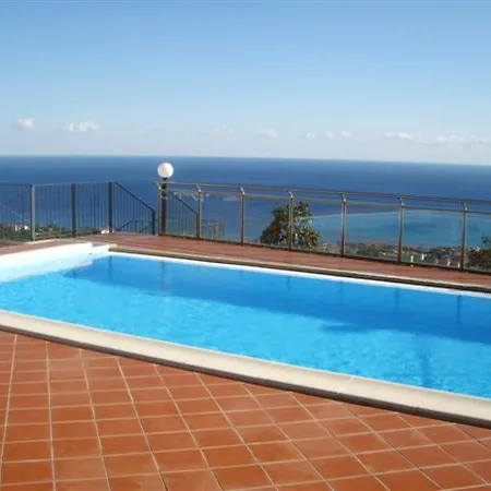 With 2 Bedrooms In With Wonderful Sea View Shared Pool Enclosed Garden 4 Km From The Beach Apartamento