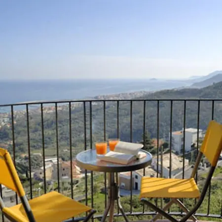 With 2 Bedrooms In With Wonderful Sea View Shared Pool Enclosed Garden 4 Km From The Beach Apartamento